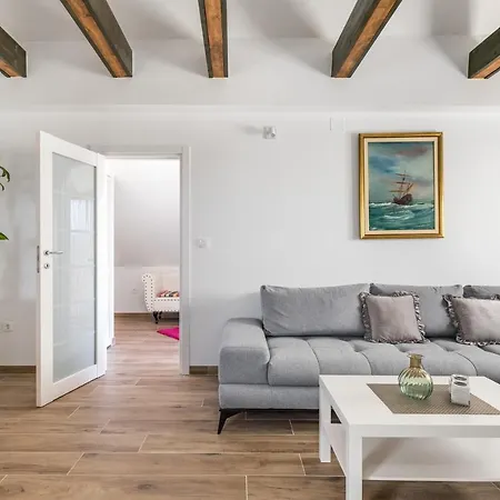 Luxury Spacious With Pool & Magnificent View 4* Umljanović