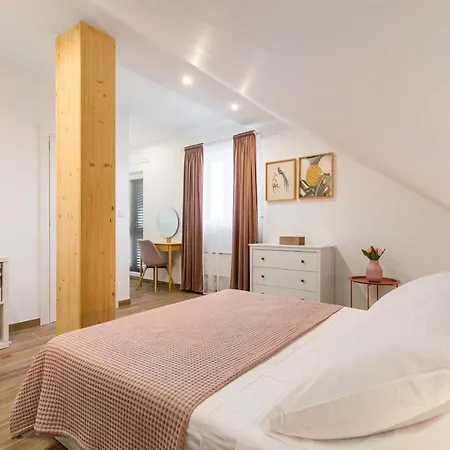 Luxury Spacious With Pool & Magnificent View Szálloda