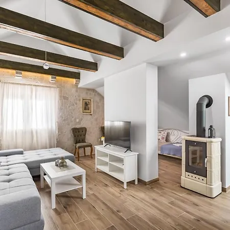 Szálloda Luxury Spacious With Pool & Magnificent View 4*