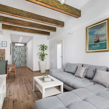 Luxury Spacious With Pool & Magnificent View 4* Umljanović