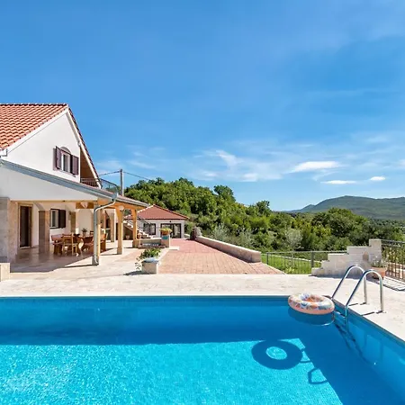 Luxury Spacious With Pool & Magnificent View