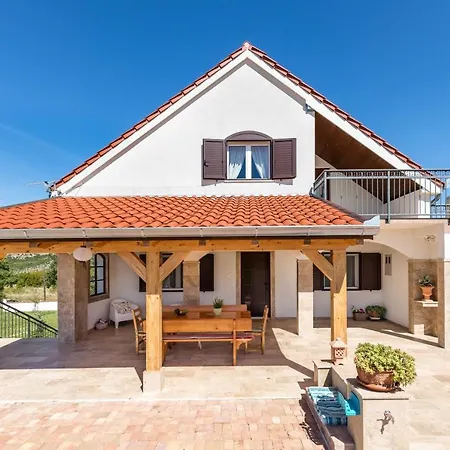 Luxury Spacious With Pool & Magnificent View Szálloda 4*